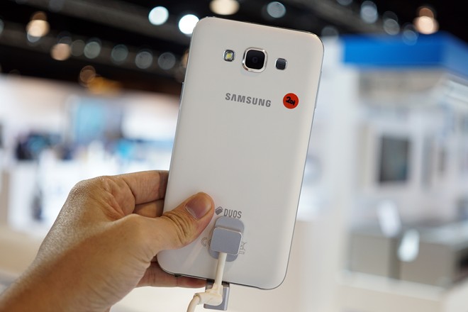 [Trên tay] Bộ đôi Samsung Galaxy E5 và Galaxy E7
